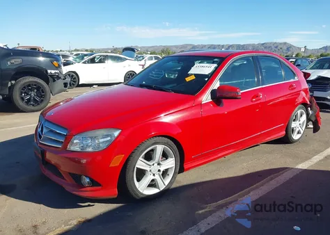 2010 Mercedes-Benz C 300 Luxury 4Matic/Sport 4Matic из США, поврежденный, VIN WDDGF8BB2AR091186